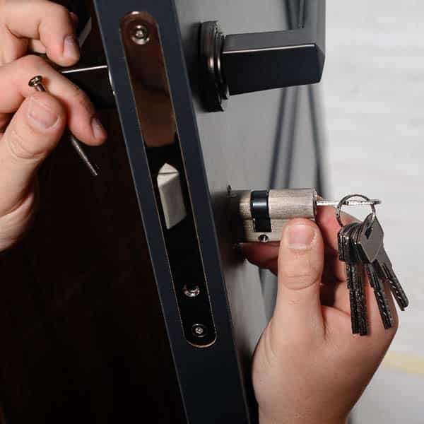 Depannage serrure rideau metallique Pessac Merignac - j&y33 - 02